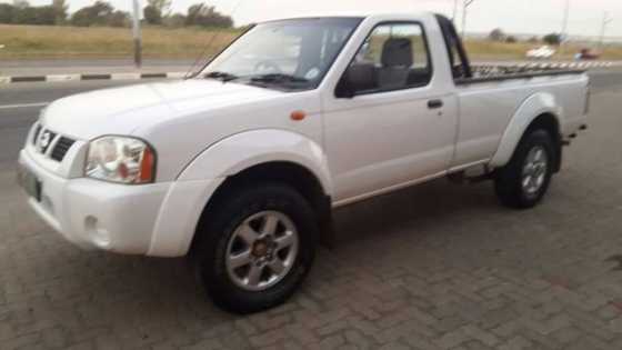 2006 Nissan Hardbody 2.4i te koop