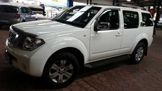 2006 Nissan Pathfinder 4.0 V6 4X4 LE AT Full service history Spare keys, tow bar, leather interior