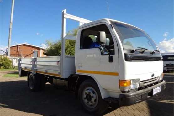 2006 Nissan UD40 Dropside(Trailer)