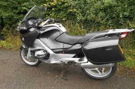 2006 R1200RT BMW Motorcycle with top box and side panniers