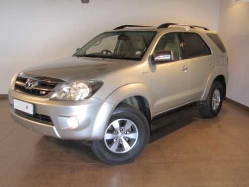 2006 Toyota Fortuner 4.0i V6 Raised Body, Neat