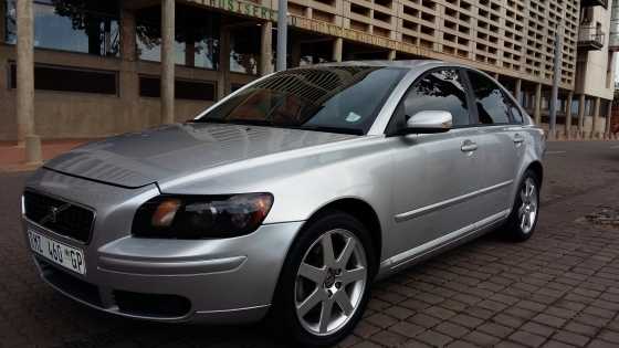 2006 Volvo S40 T5 Automatic For Sale ( Car is Very Clean)