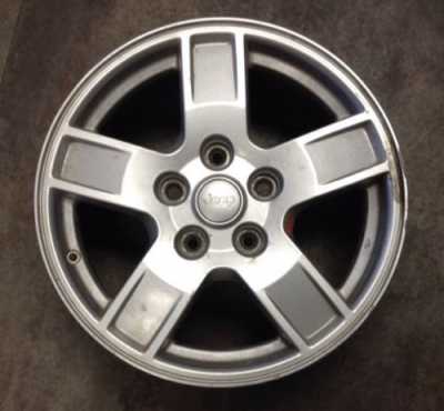 2007 17quot OEM Jeep Grand Cherokee rims for sale