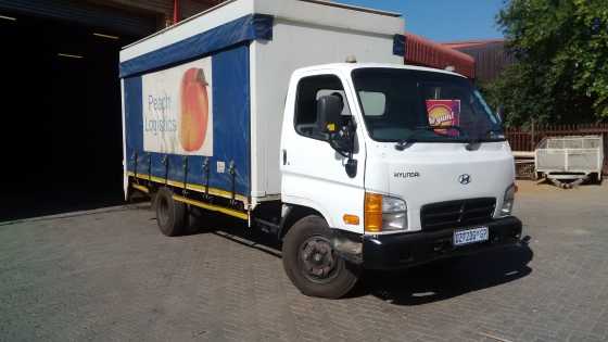 2007 Hyundai HD 72 3.5 Ton truck with side curtains