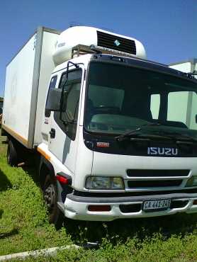 2007 ISUZU FRR 500 FRIDGE BODY