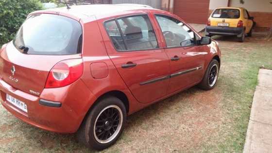 2007 Renault clio 1.6 automatic