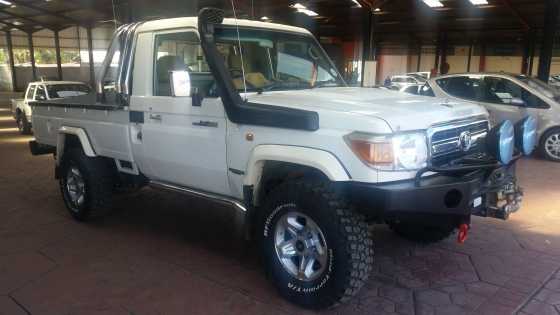 2007 Toyota Land Cruiser 4500 EFI for sale Fridge, seat covers, extra battery, inverter , winch
