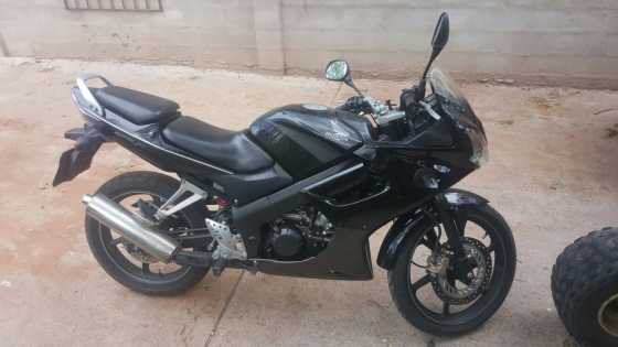 2008 Honda cbr 125R.Net so oor die 28900km op dir klok.