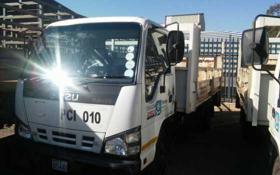 2008 Isuzu 3 ton dropsides with skyjack taillift for sale