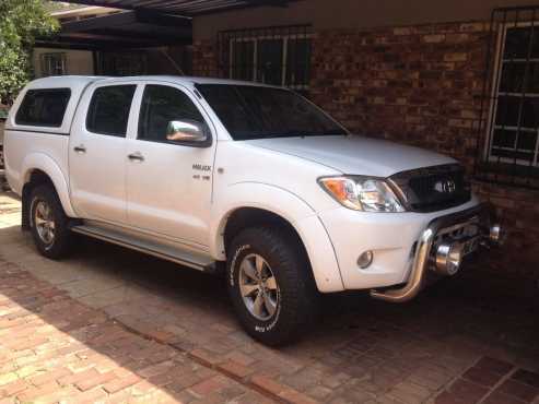 2008 Toyota Hilux 4.0 V6 4X4.  ONLY 117 000KM FULL SERVICE HISTORY