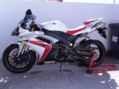 2008 YAMAHA R1