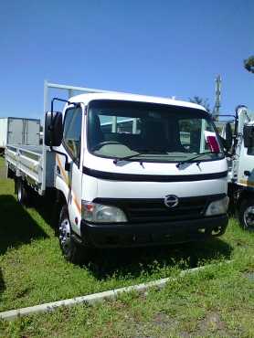 2009 HINO 300-815 DROPSIDES