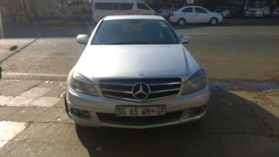 2009 Mercedes Benz c200 auto for sale in good condition  call or whatsap Tim  0719522772