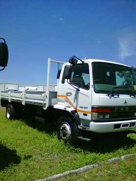 2009 MITSUBISHI FUSO FM 16-253 WITH DROPSIDES