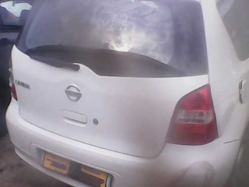 2009 Nissan livina breaking for parts