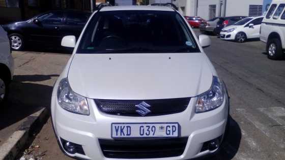 2009 suzuki sx4   ice white