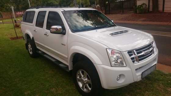 2010 Isuzu KB300 D-teq 4x4 Double Cab with Canopy