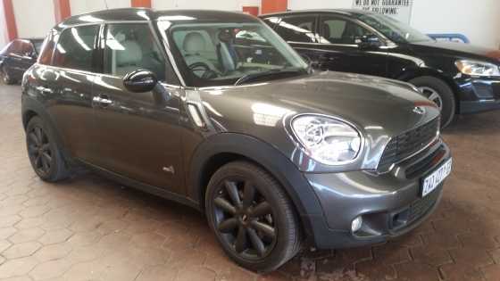 2010 Mini Cooper S  Immaculate condition Sunroof, light leather interior, radio, cd, air con