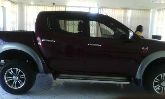 2010 mitsubish triton 3.2 Automatic DI-D excellent condition