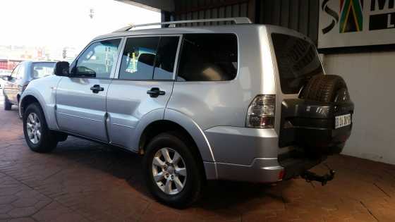 2010 Mitsubishi Pajero 3.0 DID LWB 6LX AT 5DR for sale 93 000 Kms on the clock Tow bar, seat cover