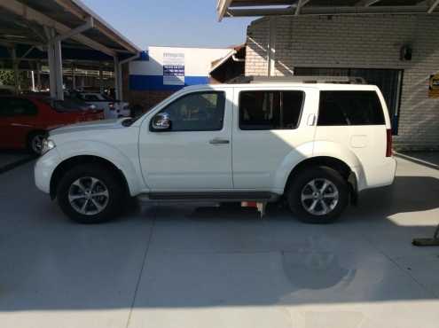 2010 Nissan Pathfinder 4.0LE 4X4 (SUV)