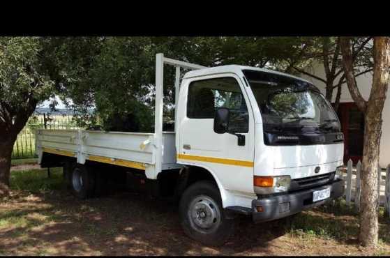 2010 NISSAN UD 40 DROPSIDE Diesel for sale