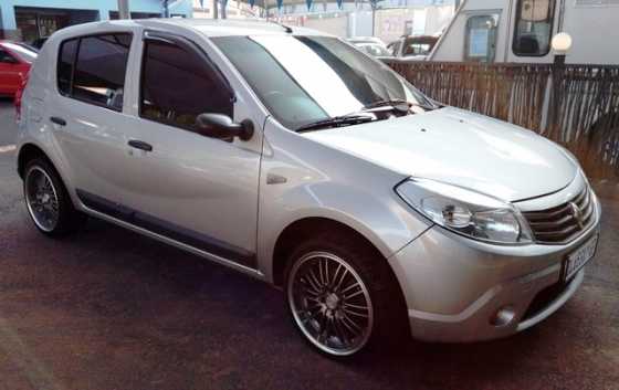 2010 Renault Sandero 1.6 Expression, silver, mags, smash amp grab, 137 106km, R79 950, Pretoria