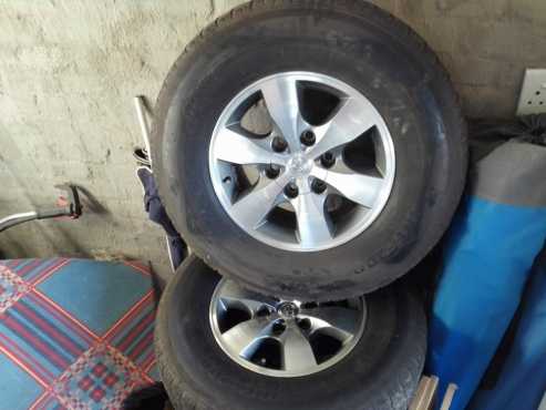 2010 Toyota Hilux 16quot mags with 26570R16 tyres