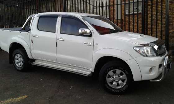 2010 TOYOTA HILUX 3.0 D4D DOUBLE CAP 4X2 WHITE COLOUR
