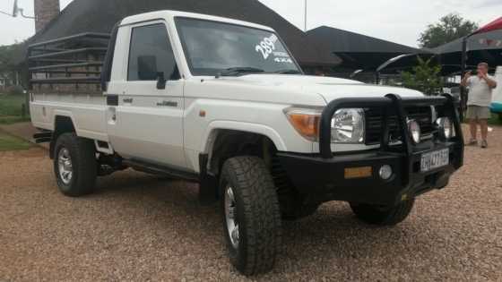 2010 White Toyota Landcruiser SCab For Sale PRICE REDUCED