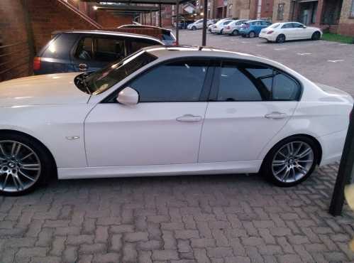 2011 BMW - 320i (E90) M SPORT WITH SUNROOF AND FULL SERVICE HISTORY.