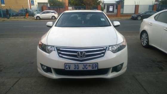 2011  Honda Accord  automatic in good condition Accessories sunroof, parking assist sensor, automat