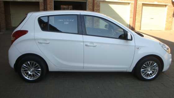 2011 Hyundai i20 White R 80 000 NEG Call 0739907569