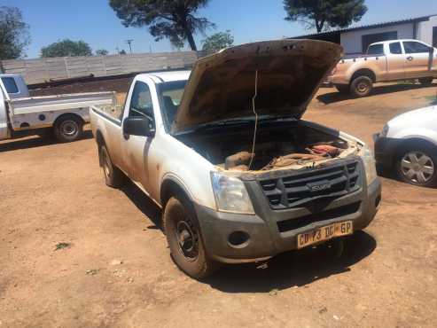 2011, Isuzu bakkie,  KB 250 , broken engine, as is