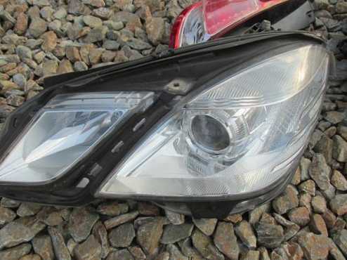 2011 Mercedes E class left xenon headlight