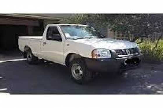 2011 NISSAN NP300 powerful 2.0 L petrol engine-5 SPEED