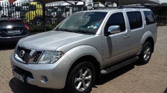 2011 Nissan Patfinder 4.0 V6 LE Automatic