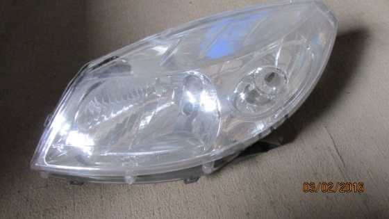 2011 Renault Sandero left headlight