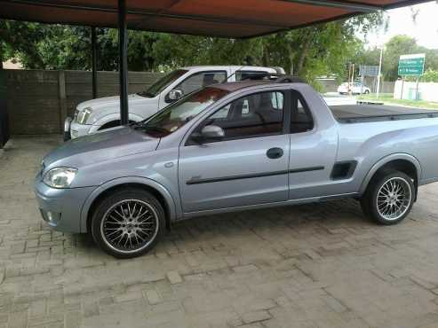 2011 STUNNING  1.4  SPORT CORSA BAKKIE FOR SALE