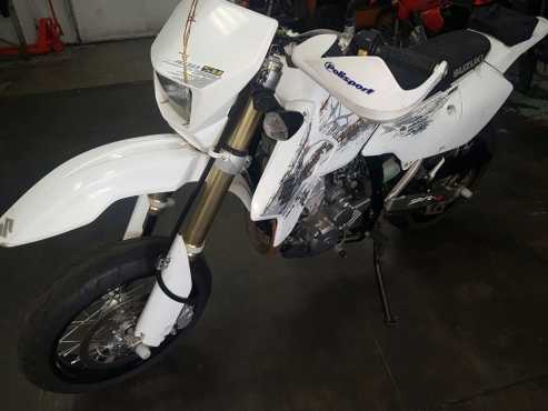 2011 Suzuki SM Super Motard 400cc