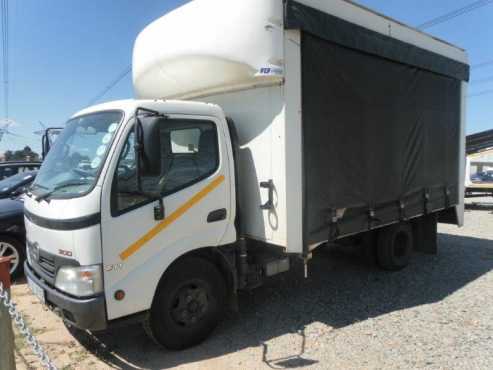 2012 Hino 300 Curtain Dropside Truck (63076kms)