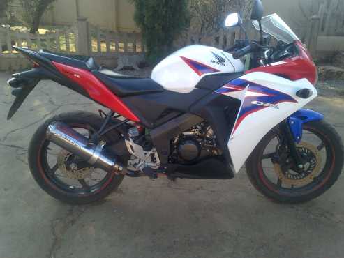 2012 honda cbr 125cc new shape R20000 negotiable