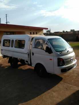 2012 Hyundai H100 2.6 Deck with AC amp Canopy