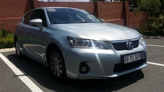 2012 Lexus CT200H Hybrid AT 124000km.Fuel Saver Excellent Condition.