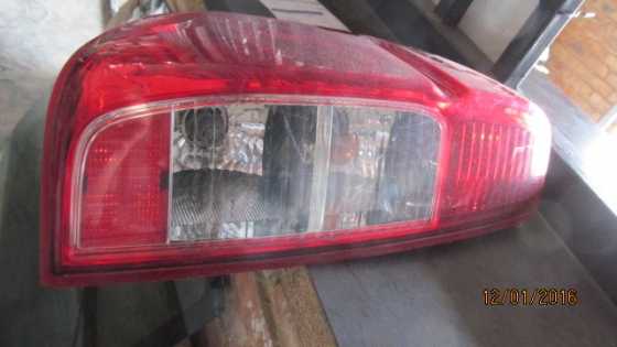 2012 Nissan Navara left taillight