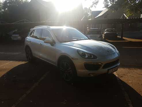 2012 PORSCHE CAYENNE S PDK IMMACULATE