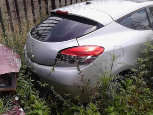 2012 Renault Megane coupe breaking for parts