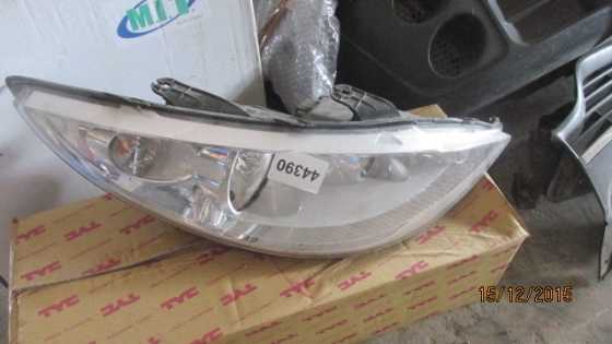 2012 Tata Vista right headlight