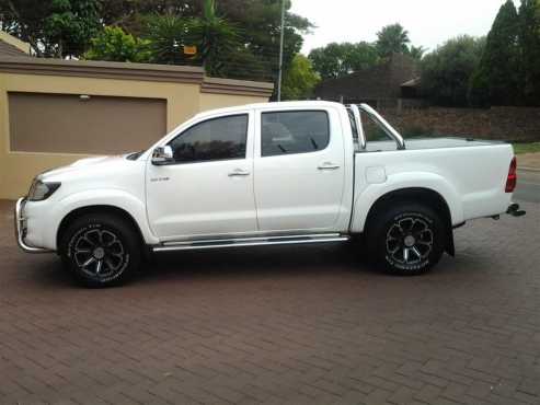 2012 Toyota - Hilux (Facelift II) 3.0 D-4D Raider 4X4 Double Cab Auto which has done 112000 km