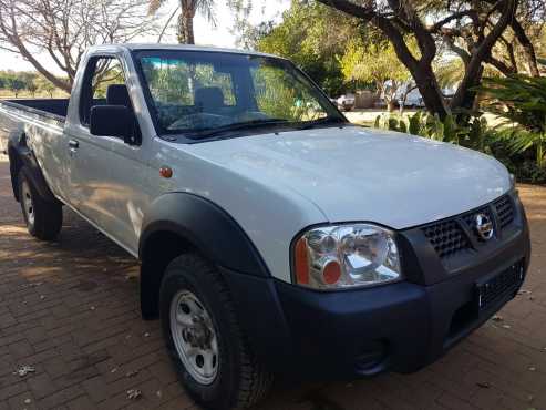 2012 White Nissan NP300 SCab LWB 4X4 2.4 Petrol Hi Rider